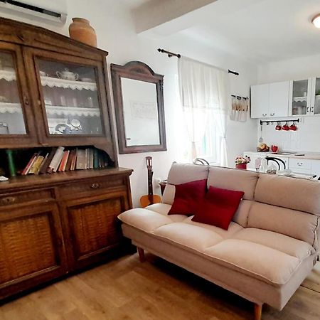 Dida Roko, Rustikalni Apartman S Terasom Kaštela Zewnętrze zdjęcie